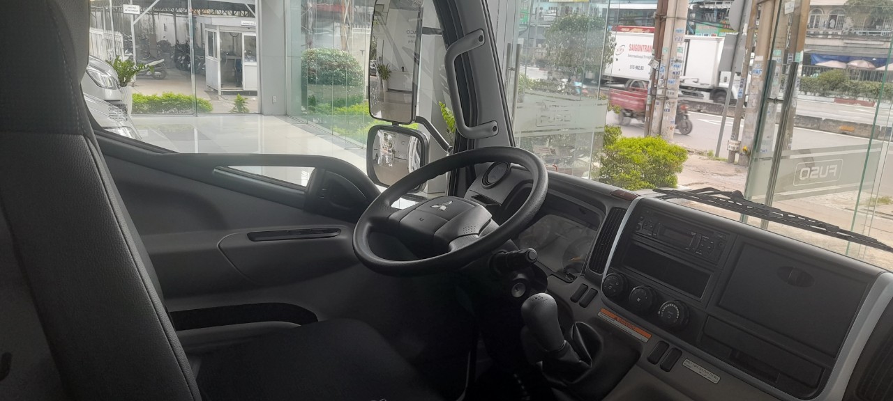 Nội thất Mitsubishi Canter thùng mui bạt